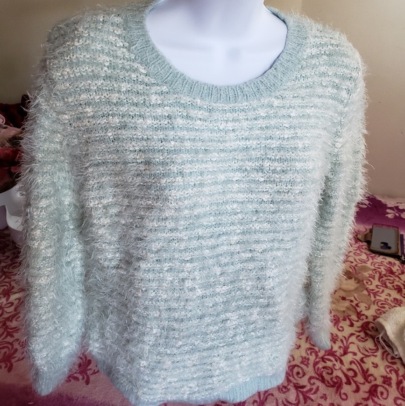 Fuzzy sweater - Picture 1 of 4